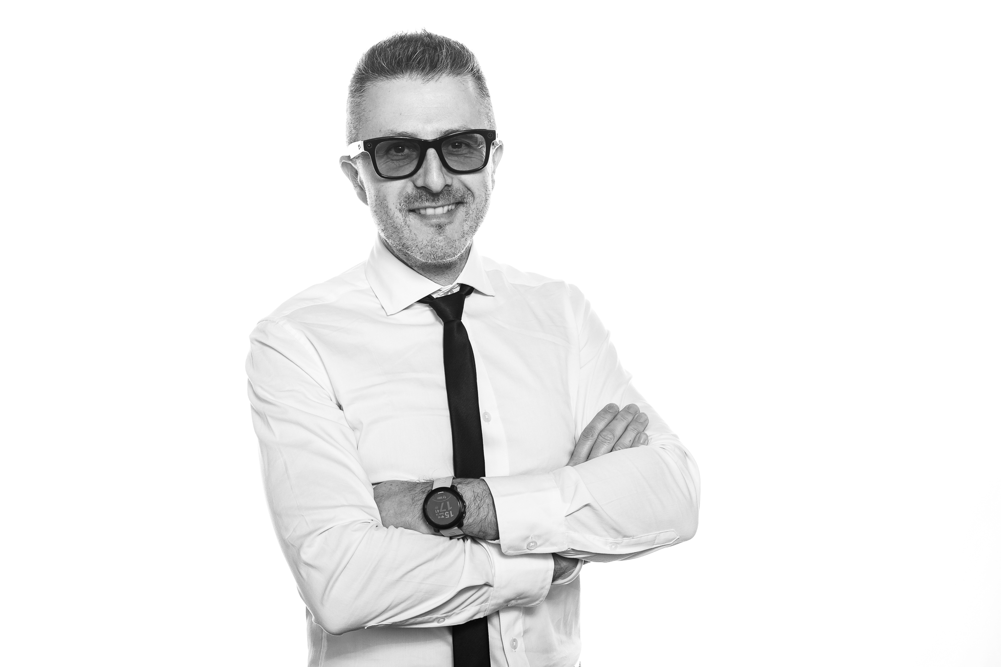Retrato en blanco y negro del fotógrafo en Whitebox Portraits.
