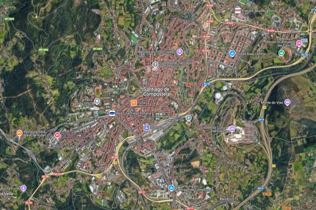 Vista aérea del mapa de Google Maps de santiago de Compostela destacando el servicio de fotografía de eventos empresariales