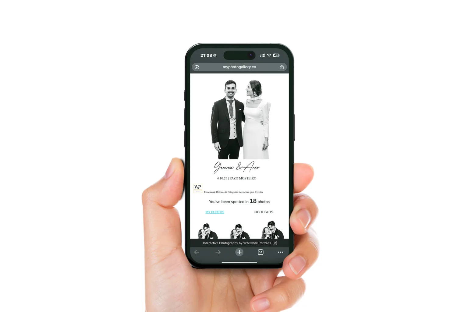 Teléfono de una invitada recibe sus fotos al instante gracias a la fotografía interactiva para bodas en Galicia.