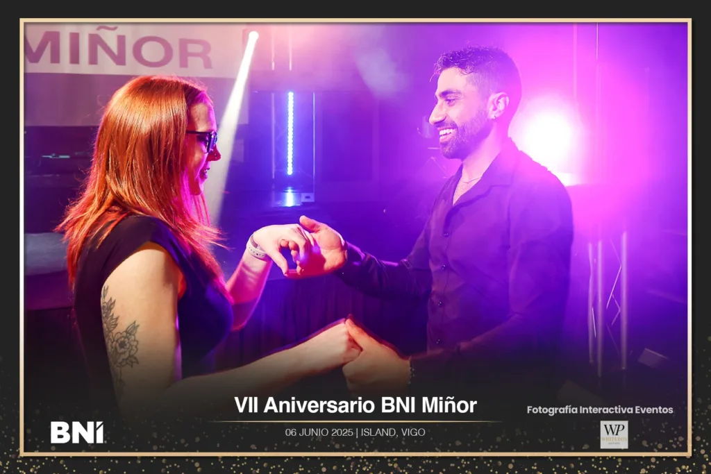 Miembros durante la fiesta como broche final del evento VII Aniversario BNI Miñor.