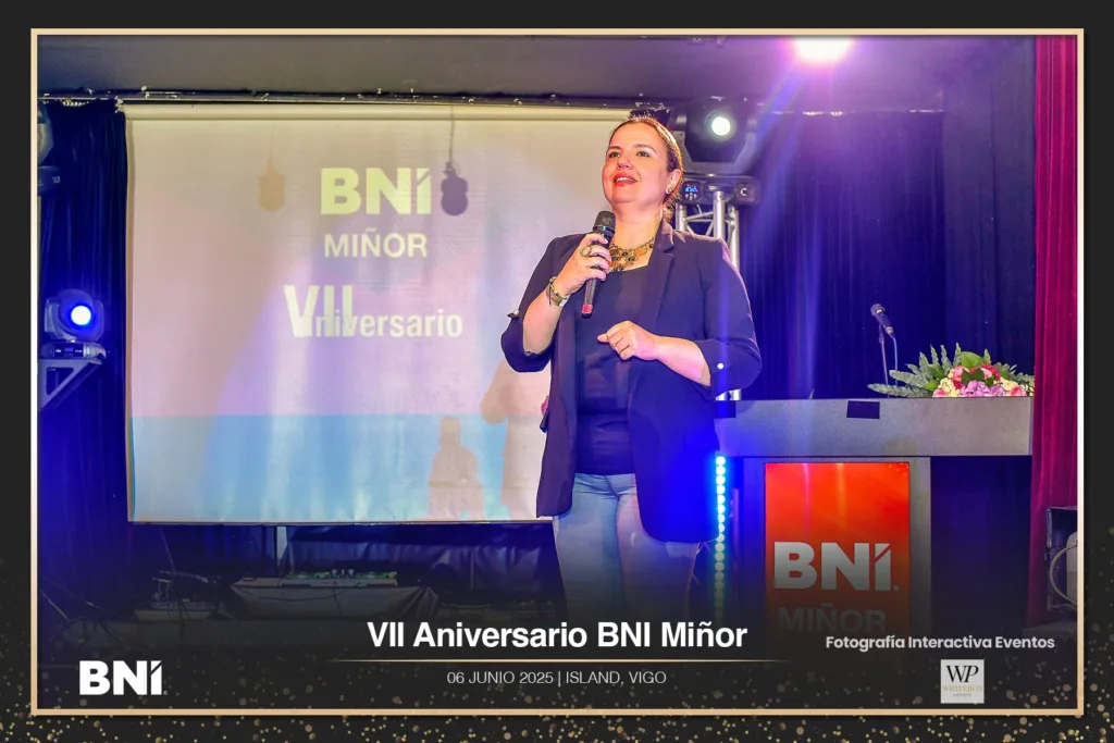 Susana Carnero Directora Ejecutiva de BNI Galicia durante su intervencion en el VII Aniversario de BNI Miñor.