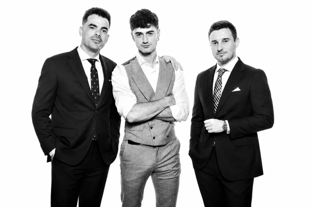 Retrato editorial de invitados durante una boda en Galicia